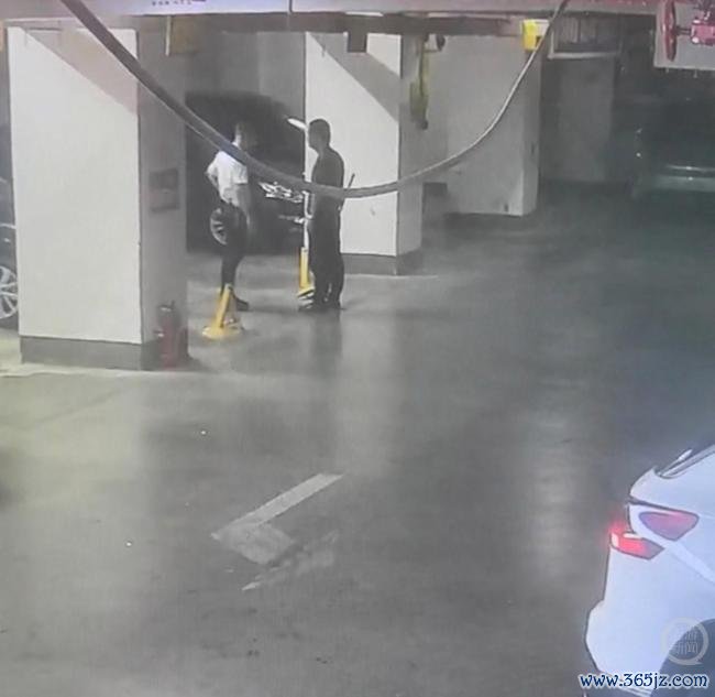 公职人员停车受阻撬他人停车位地锁 涉事者为发改委下属单位职员