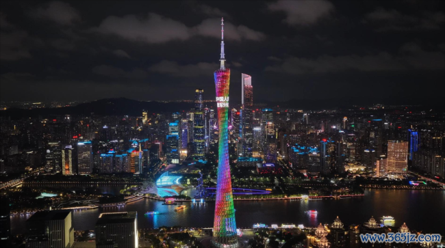 广州塔亮灯庆祝建军99周年 致敬人民子弟兵