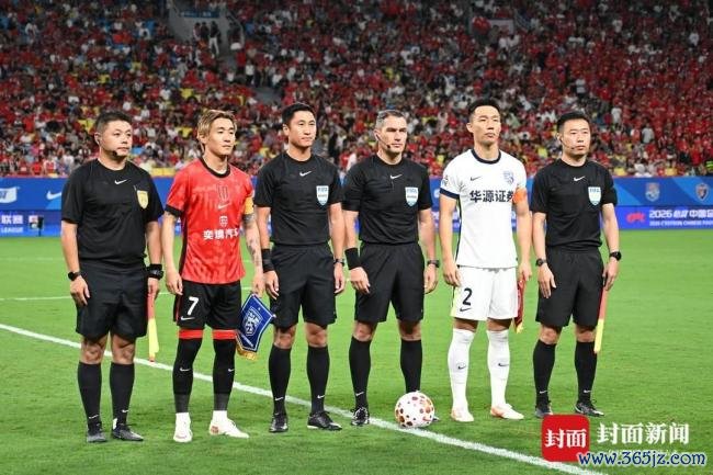 中超：成都蓉城1-1武汉三镇 大雨中艰难战平